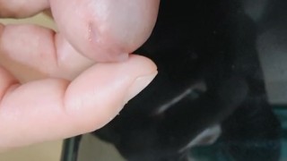 寒さで縮み上がった包茎ドリルチンポを弄りつつ、最後は濃厚精子を大量射精する変態早漏君。