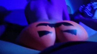 CHICA DE GRAN CULO PEGANDO SENTONES "NO SABE QUE LA ESTAN GRANADO"