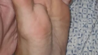 Vem chupar meu pé seu gostoso 