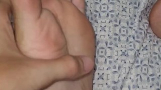 Vem chupar meu pé seu gostoso 