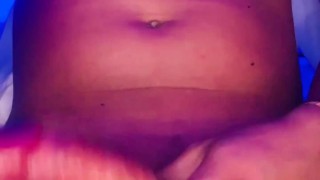 Caliente moreno ganoso se saca la leche