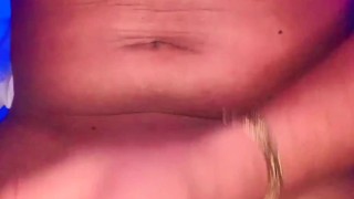Caliente moreno ganoso se saca la leche