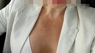 MILF en chasse dans un centre commercial se fait sodomiser par une jeune queue de 18 ans
