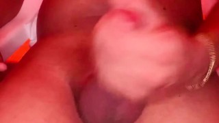 Caliente musculoso jalandose su rica verga