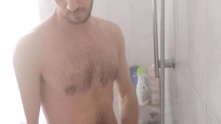 Bath e eiaculate in bathroom