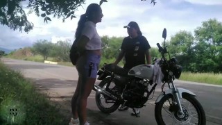 pareja caliente tienen sexo en publico