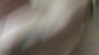 Pov: jovem versátil masturbando o cu e o pau enquanto fala putaria