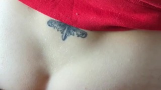 Sexo en la cocina: Vecina cachonda viene a por semen 💦 (real amateur) 🔥