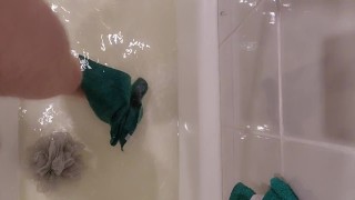 Cumshot in the bath