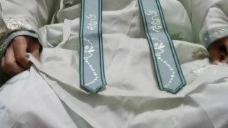 在家里穿着新买的汉服自慰，暴爽，3分钟就射了！