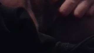 Masturbándome pensando en mi vecino