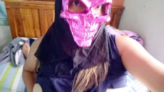 padrastro es invitado por su hijastra traviesa a grabar porno casero