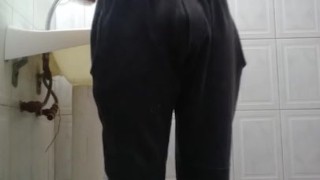 Vistiendome despues de bañarme solo