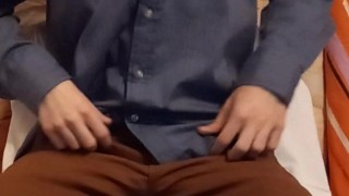 Manspreading in suit