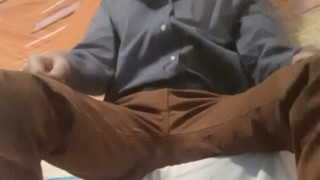 Manspreading in suit