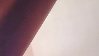 Petite amateur teen se sienta en tu cara