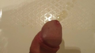 Natursekt - pissing in bathroom after sex