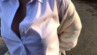 『素人個人撮影』巨乳熟女にピタッと白シャツで/ノーブラ散歩＆露出オナニー潮吹き//流出/晒し/視姦♡　japanese/hentai/asian/milf/mom/big tits/日本人/塾女/人妻