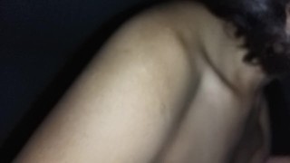 😵 Amiga se vine rico apretando su cuello