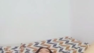 Ella está excitada y necesita ayuda