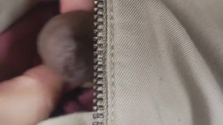 【素人】【個撮】若い社員の男の子は、仕事中に我慢できない