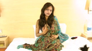Porn Virginity Hindi Audio - Best Ever Indian Virgin Girl Divya Using Big Dildo Fucking Her Tight Desi  Pussy With Dirty Hindi Audio - Videos Porno Gratis - YouPorn