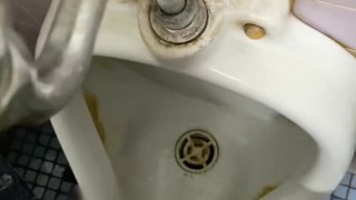 おしっこ動画 公衆トイレの小便！