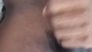 Caliente y me masturbo hasta correrme