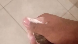 Lavando o pau no banho