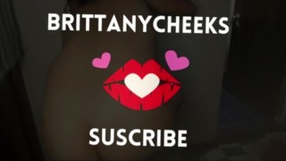 Loading video young virgin masturbates and secretly has her wet pussy on the balcony