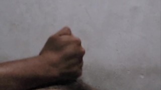 Me masturbo enfrente de mi mejor amiga.