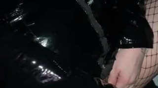 Slutty wife plays with me whilst waiting for doggers