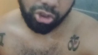 Chico peludo sexy con ganas de un culo grande para echar su leche dentro (estrella porno evander )