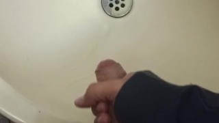 Mi vecina me calienta y debo tocarme