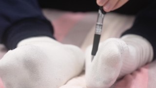 【小連同學】白襪男生5 用筆戳戳白襪脚~