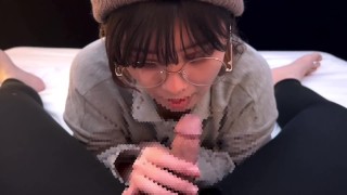 メガネのストリート系女子がち〇ぽをごっくんフェラ抜きで気持ちよくしちゃう♡glasses gokkun