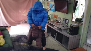 Handjob and cumshot in the sleepingbag