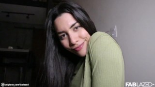 "Yo te complazco" - Masturbándome y hablando, mi vagina chorreando
