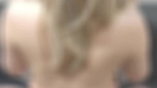 金髪ビッチギャルがピンクのエロいTバック履いたまま桃尻を揺らしハメ撮り