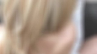 金髪ビッチギャルがピンクのエロいTバック履いたまま桃尻を揺らしハメ撮り