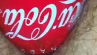 Me meto una botella por el culo