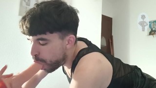 Chico flaco es penetrado con 19 cm (juguetes)