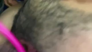 Chupando el coño de mi novia hasta que tiene una gran squirt