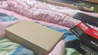 AMD Radeon 7900 XTX femboy unboxing