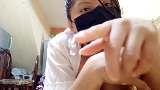 la estudiante colombiana de grandes tetas decide mastrurbarse en casa de su mejor amigo