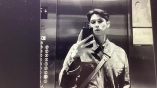 对着帅气健身教练快速手冲