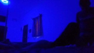 Estética Azul, Cogida Boca Abajo, Mallas Rotas y POV al Final