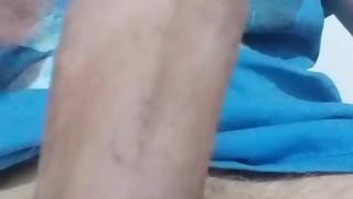 Masturbándome mi jefa me descubre