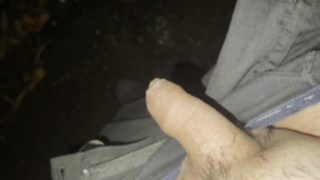 【放尿】寒さで湯気が立っちゃう深夜のオシッコ動画