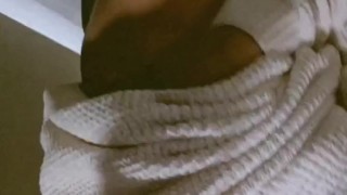 Aprovecho que no hay nadie en el baño